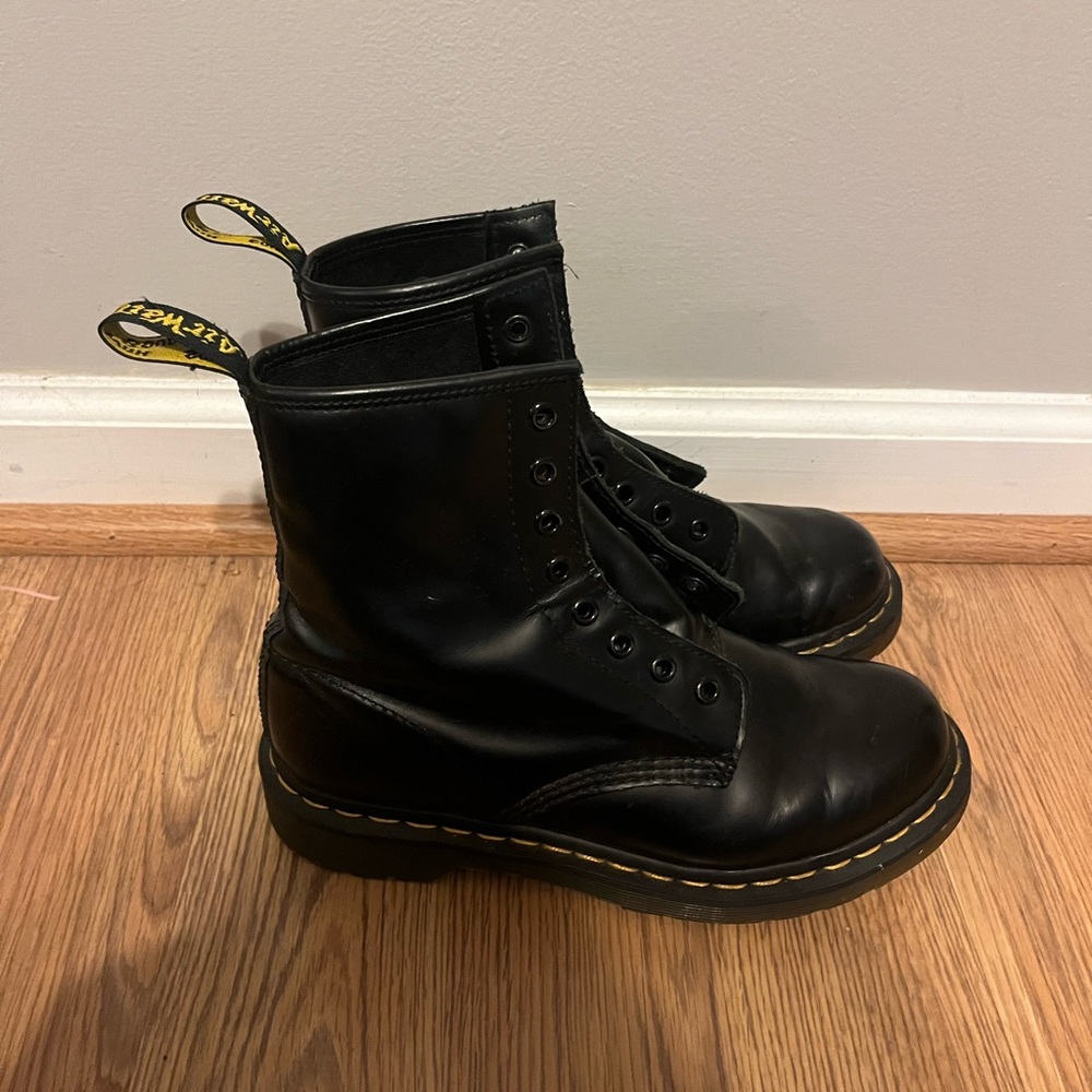DR MARTENS